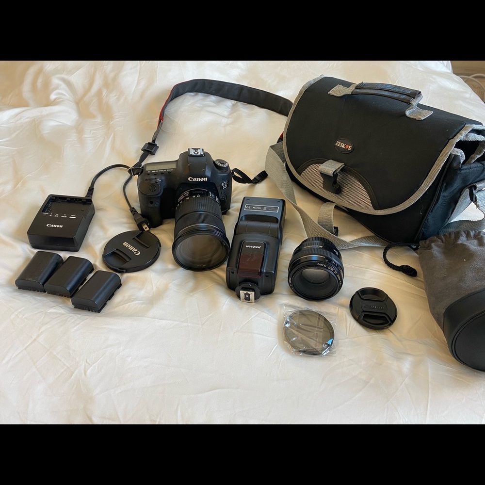 Canon 5D mark III with 2 lenses